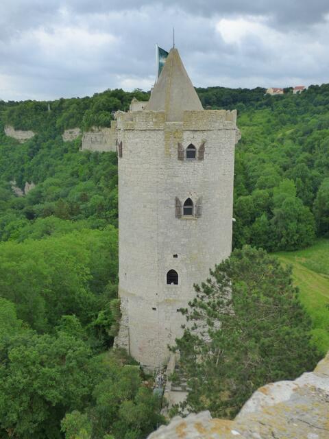 Mal von einem Turm zum anderen. Kleine Info für alle Interessierten: es waren 4 +6 Stufen vor dem Turm und ab im Turm waren es 89! :-))))
