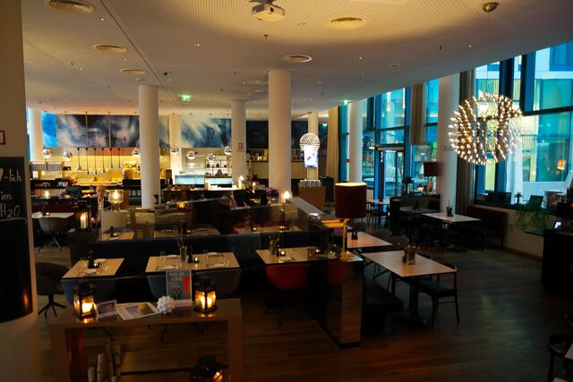 Das Restaurant H2O im Scandic Hamburg Emporio