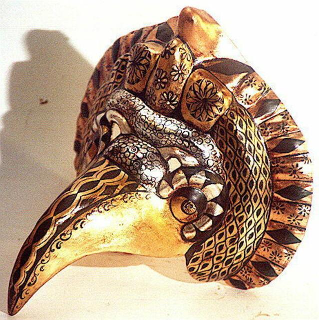 modern verspielte Pestvogelmaske: Waldrapp