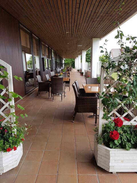 Gartenterrasse --Blickrichtung Ostsee ---nach hinten !
