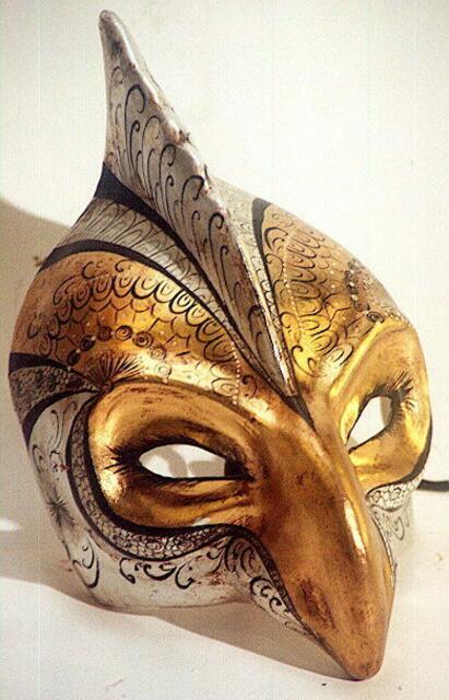 gold-silbriger Tourikitsch: Pestvogel