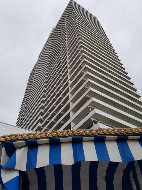Die Strandseite vom Hotel