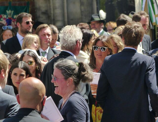 Viel Adel, viel Jet Set. Doch wer ist wer?
