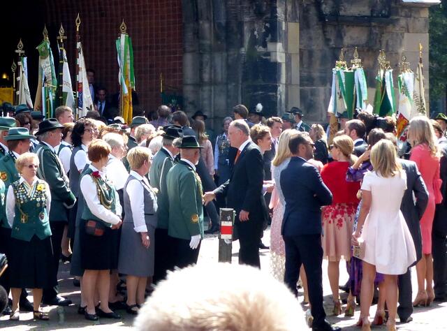 Ministerpräsident Stephan Weil begrüßt die Schützen.