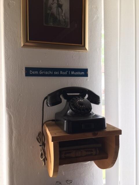 Das Telefon ist nur Deko!