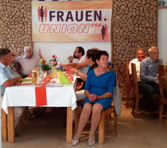 Gerne hörte sie die unterschiedlichen Lobreden
