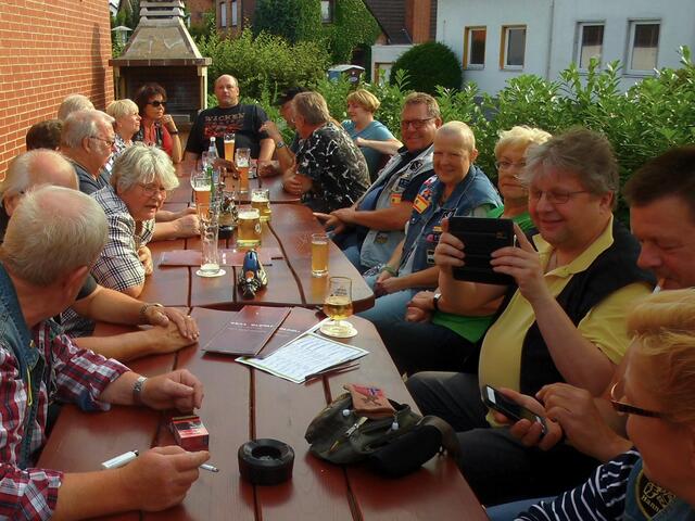 . . .  zum traditionellen Triker-Treffen trafen sich die "Leine-Triker" der Region Hannover und Sarstedt am Dienstag, 11. Juni 2017 im "Grill-Olymp" in der Weststadt von Burgdorf . . .