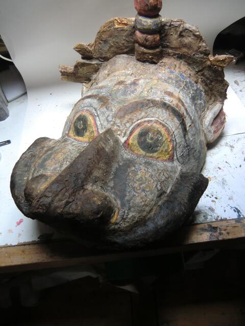 Assam riesige Maske des Garuda aus Pappmaschee