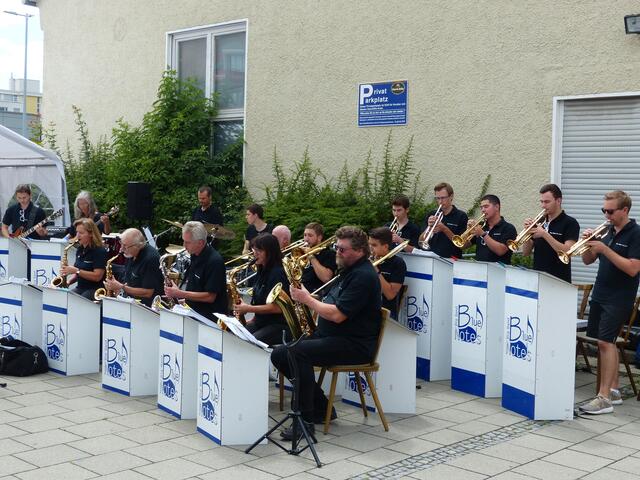 Big-Band "Blue Notes" der Sing- und Musikschule Neusäß unter der Leitung von Achim Binanzer