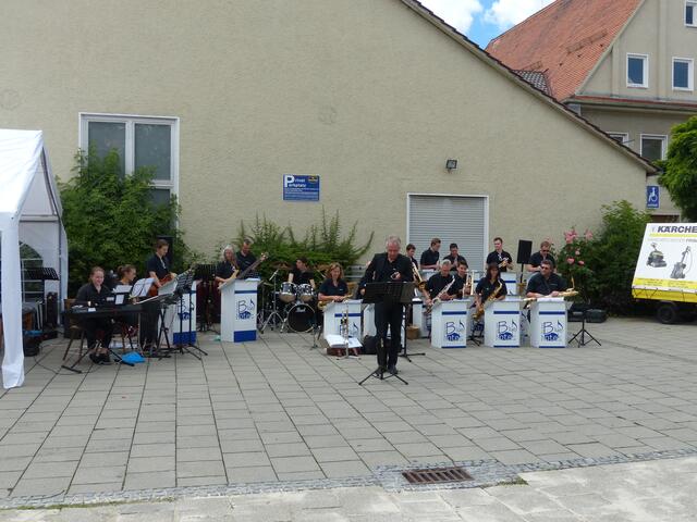 Big-Band "Blue Notes" der Sing- und Musikschule Neusäß unter der Leitung von Achim Binanzer