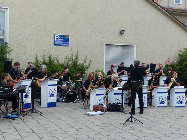 Big-Band "Blue Notes" der Sing- und Musikschule Neusäß unter der Leitung von Achim Binanzer