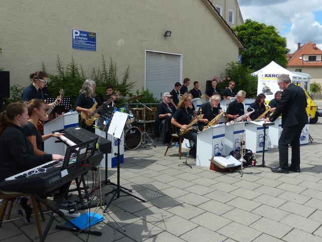 Big-Band "Blue Notes" der Sing- und Musikschule Neusäß unter der Leitung von Achim Binanzer