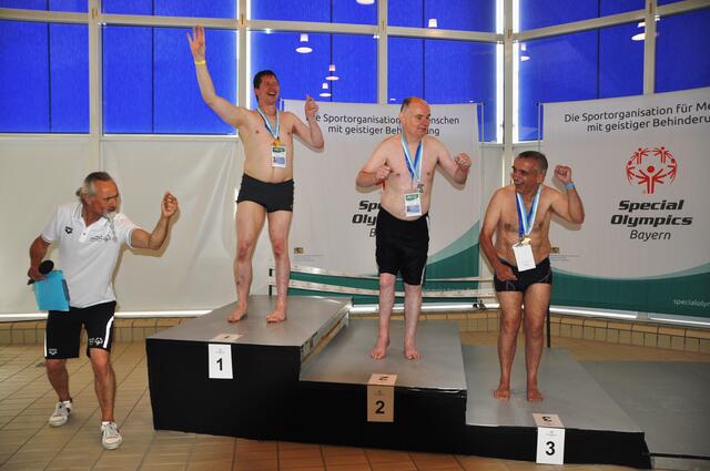 Martin Buck bejubelt Gold