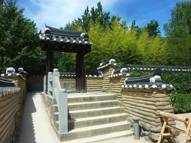 Interessantes Mauerwerk im Koreanischen Garten