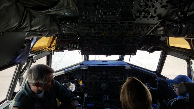 Cockpit der Transall