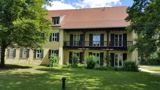 bemerkenswert - Balkon an Mannschaftsunterunterkunft