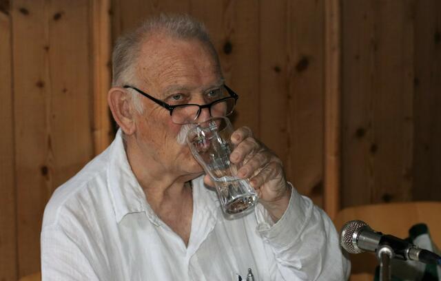 Ganze zwei Stunden hast Du uns mit unseren gemeinsamen Erinnerungen in Bann gehalten - dafür ein DICKES Dankeschön, Hans-Rudolf!