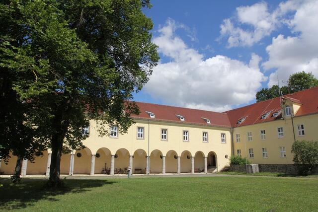 nochmals Säulengang des "Klosterhofs" | Foto: Pressephoto OStfw. Lenke/Penzing