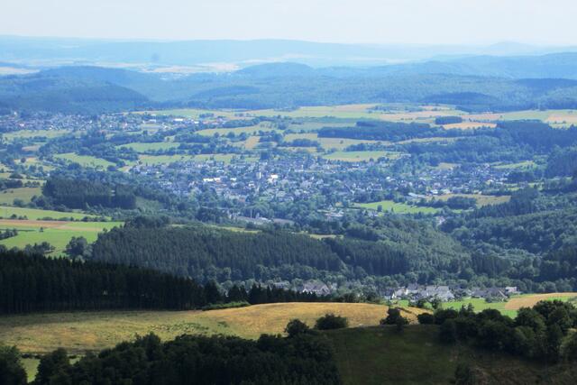Blick nach Bromskirchen und Hallenberg.