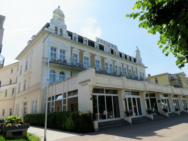 Villa mit Restaurant.