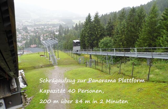Mit diesem Schrägaufzug fahren auch die Ski-Springer wieder nach oben.