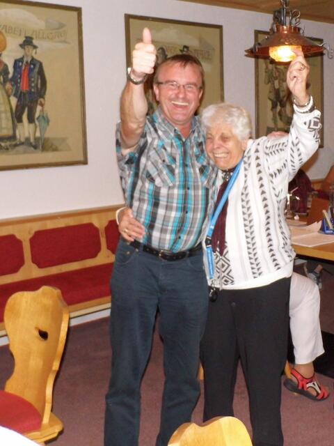 Erna und Christian wagen ein Tänzchen