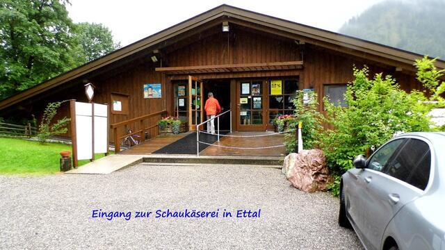 Eingang zur Käserei und Verkauf