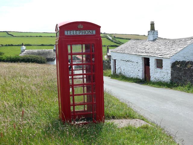 Typisch Britisch: Rote Telefonzelle in Cregneash