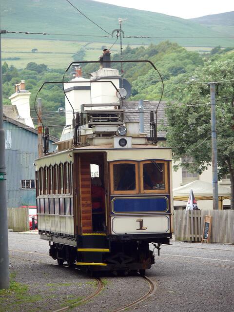 Historischer Straßenbahnverkehr in Laxey.