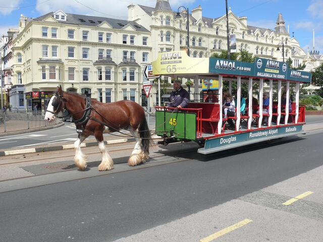 Pferdestraßenbahn in Douglas (verkehrt nur in den Sommermonaten)
