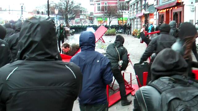 Dezember 2013 - Damals stellte die Polizei sich den Straftätern entgegen (Foto: Max Bryan)