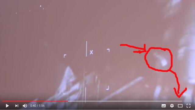 Böller, Bengalo oder Molotow-Cocktail? Was flog da vom Dach? (Screenshot / Youtube)