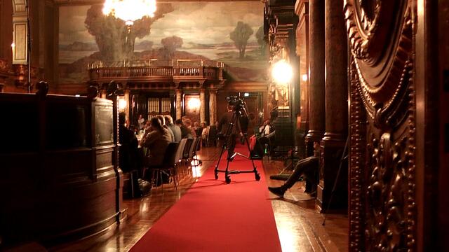 Großer Festsaal am 19.7. spät Abends - 8 Stunden dauerte die Sitzung des Sonderausschusses zur Klärung offener Fragen betreffend der G20-Krawalle (Foto: Max Bryan)