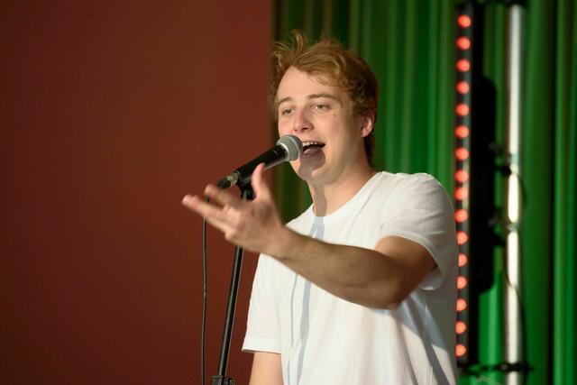 Ein Slammer der 1. Riege Philipp Potthast war auch auf der Hauptbühne bei Chili Con Courage zu sehen und vor allen Dinge zu hören.