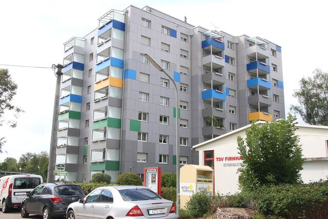 Ein markanter Punkt in der Firnhaberau ist das Hochhaus nach der Modernisierung geworden.