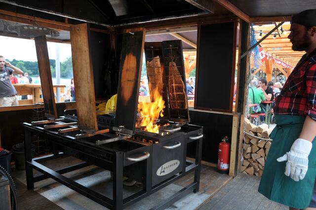 Flammlachs ist auch im kulinarischen Angebot