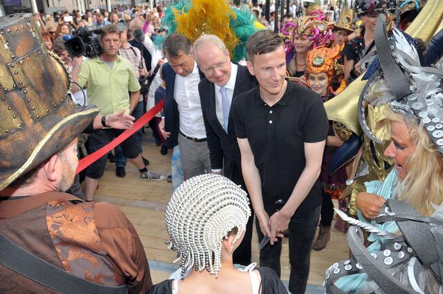 Eröffnungsparade zum Maschseefest 2017: Oberbürgermesiter Stefan Schostok mitten drin.