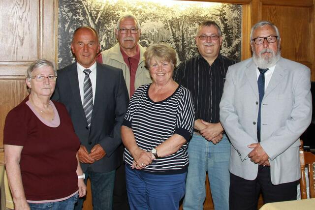 Der aktuelle BI-Vorstand. v.l.n.r.: Traute Heydorn(Beirat), Rainer Eckstein(2. Vorsitzender, Ratsherr), Wilfried Spillner (Beirat), Renate Dittmar(Beirat), Klaus Richard Behling(1. Vorsitzender, Ratsherr), Bernd Jackisch(2. Vorsitzender, zugewähltes Fraktionsmitglied).
