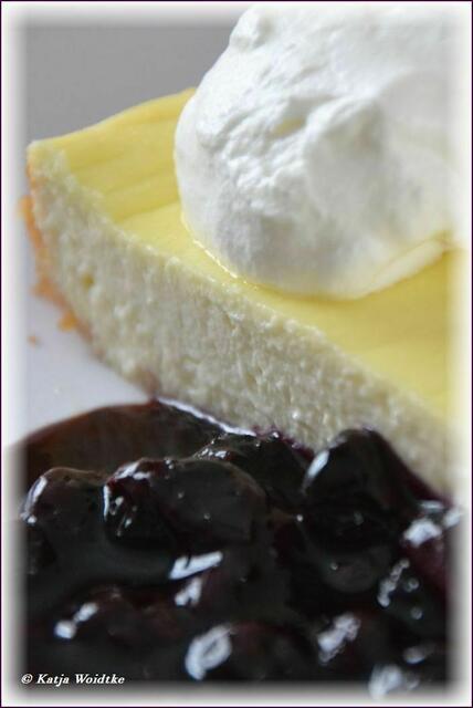 Käsekuchen mit Blaubeerkompott: https://www.myheimat.de/langenhagen/ratgeber/backtipp-kaesekuchen-mit-blaubeerkompott-d2518063.html (Foto: Katja Woidtke)