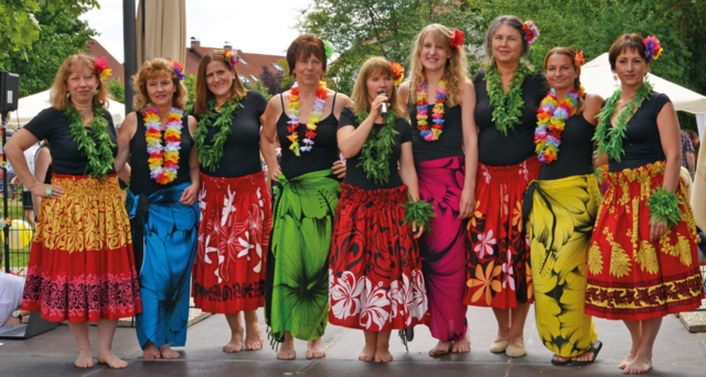 Hawaiianische Tänze mit exotischen, farbenfrohen Gewändern. | Foto: Otto Müller