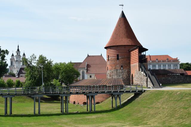 Kaunas in Litauen. Bis zur nächsten Bildunterschrift alles in Kaunas. Die Unterschiede der Bausubstanz sind sehr groß.