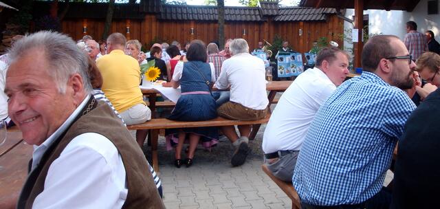 Der Hof füllte sich