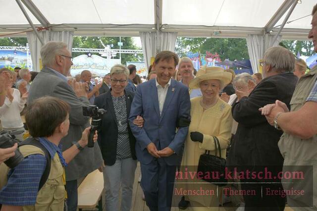 Eröffnung der Cranger Kirmes 2017/ Hernes Oberbürgermeister Dr. Frank Dudda und die Queen