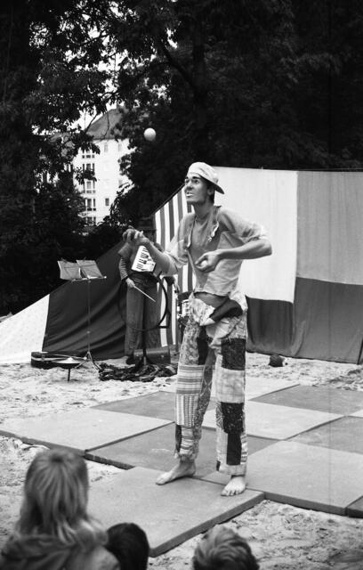 Akrobaten beim Sommerfest des Spielparks Döhren 1987
