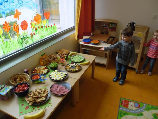 Unser Oster-Buffet, das wir mit Hilfe der Eltern zauberten.