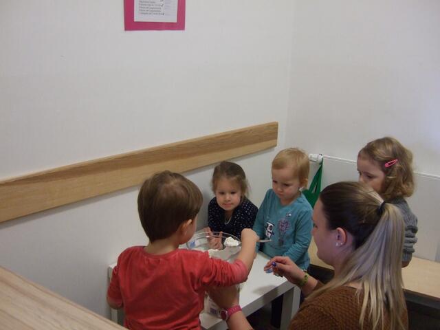 In der Weihnachtsbäckerei bei den Zwergerln