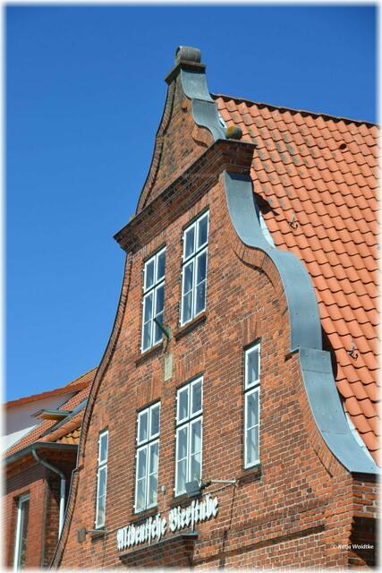Backsteingiebel am Marktplatz von Heiligenhafen (Foto: Katja Woidtke)