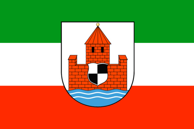 Tilsit / Sovetsk: Fahne mit Wappen &gt; https://de.wikipedia.org/wiki/Sowetsk_(Kaliningrad) | Foto: wie vor
