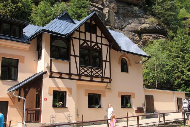 Dieses Restaurant muss renoviert worden sein. Im vorigen Jahr sah es hier noch anders aus.