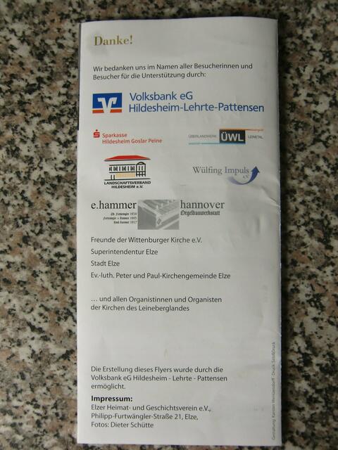 Viele Sponsoren haben geholfen, das Buch herzustellen.